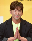 이민우 ‘강제 키스’ 논란... 신고 시점 두고 누리꾼 공방