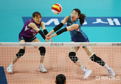 [여자배구]강소휘,넘어지면서 서브 리시브
