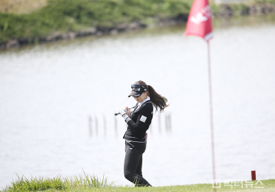 [KLPGA]조아연,'러프에서 칩샷은 어려워'