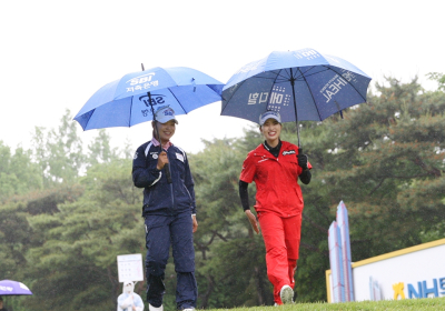 [KLPGA] 이소미-안지현, '다정하게 페어웨이로~'