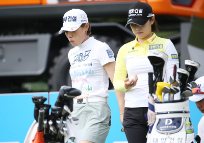 [KLPGA]박주영-정연주,'날카로운 신경전'