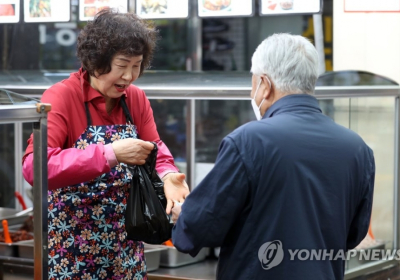 거리두기 해제 뒤 소상공인 매출 늘어나