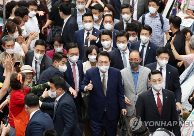 “왕 위에 왕이 되고 싶은 거니?”