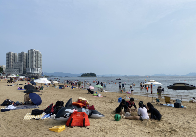 폭염 특보에도 여수지역 해수욕장 '북적'