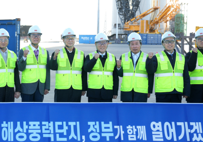 한덕수 총리, 국내 최대 해상풍력 단지·목포신항 시찰