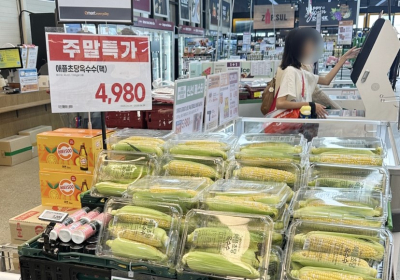'700원 삼겹살' 이마트, 고객 혜택 더욱 늘어난 비결은?